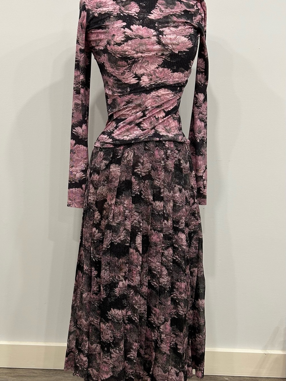 Tory Burch Pleated Floral Midi Skirt in Black and Dusty Rose